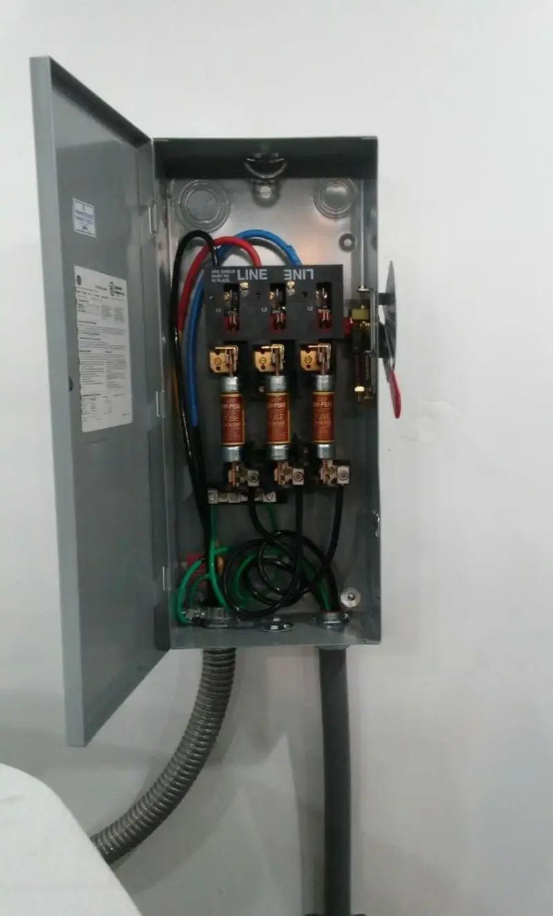 Three-phase disconnect switch installed for Smoke Detector Installation in East Lake-Orient Park